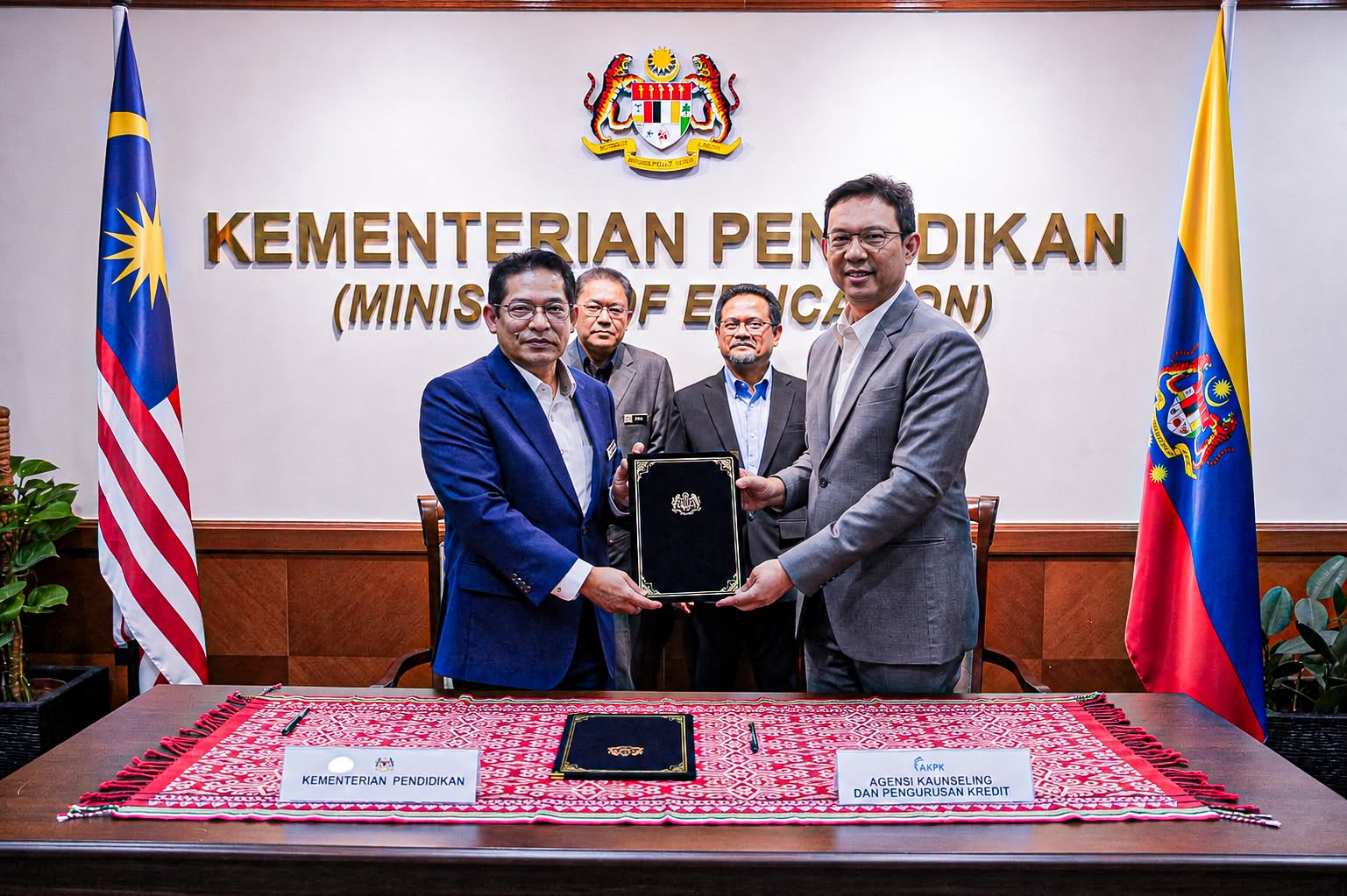 Majlis Menandatangani Memorandum Persefahaman Antara Kementerian Pendidikan Dan Agensi Kaunseling Dan Pengurusan Kredit (AKPK)